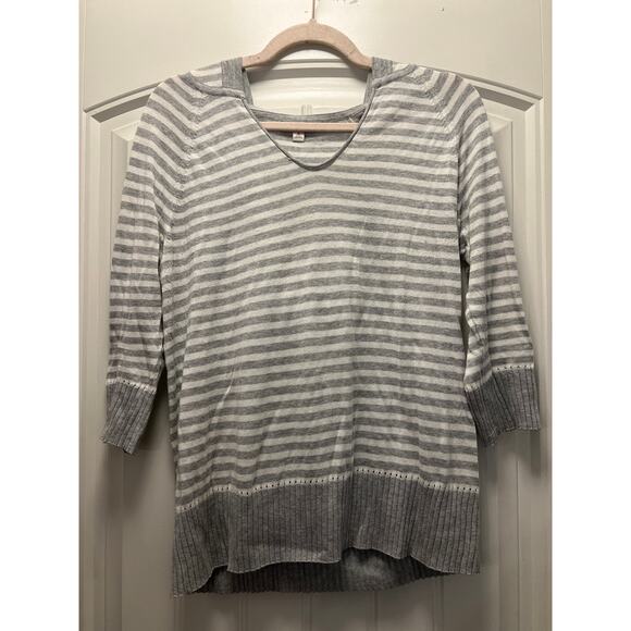 Gap Women’s V Neck Striped Pullover Hooded Sweater Top Size M Petite Gray White - Picture 1 of 3